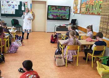 Pielęgniarka szkolna opowiada o zdrowym odżywianiu