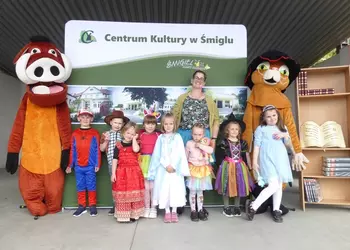 Przedszkolacy z grupy Ob z wychowawczynią