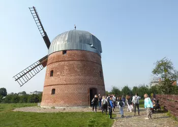 Zwiedzanie wiatraka typu holenderskiego