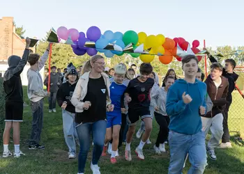 Uczniowie klasy siódmej podczas biegu