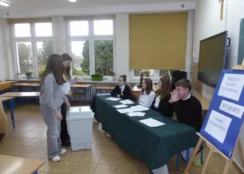 głosujące siódmoklasistki