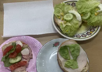 Zdrowe śniadanie przygotowane przez uczniów