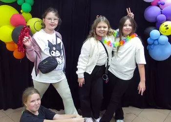 Uczennice z klas czwartych