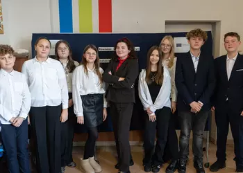 Uczestnicy debaty wraz z marszałkiem