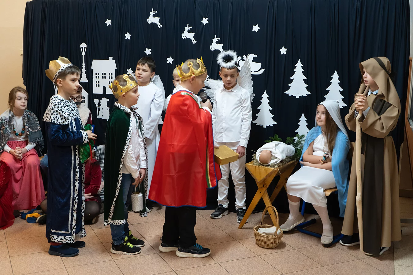 „Mały Jezus rodzi się…”