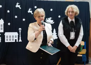 Dyrekcja szkoły składa świąteczne życzenia