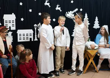 Wizyta aniołów przy stajence