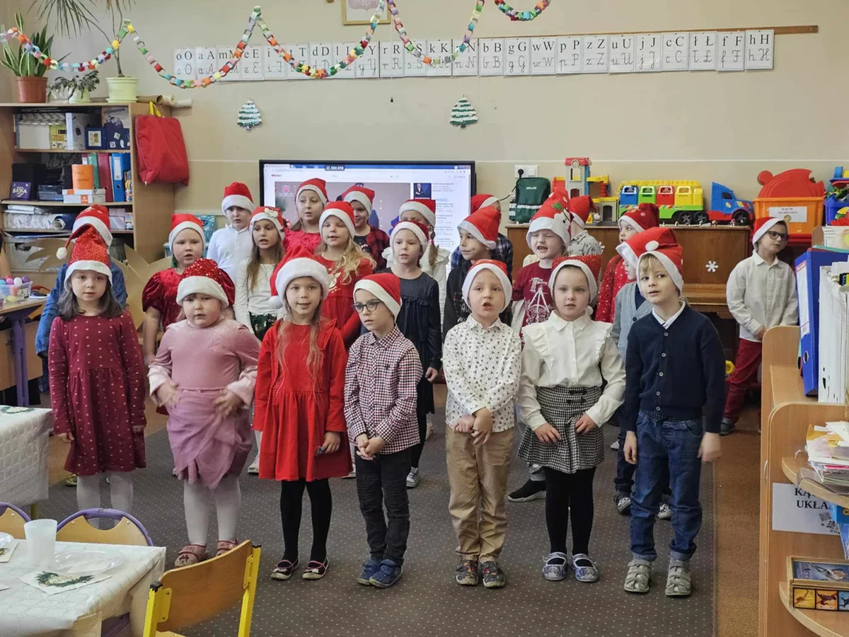Kolędowanie w szkole filialnej w Wonieściu