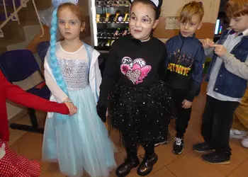 Uczniowie klasy 1 podczas wspólnej zabawy