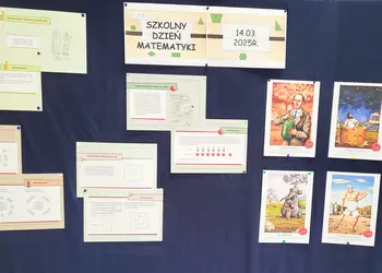 Gazetka matematyczna w holu szkoły
