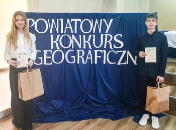 Marta i Błażej - uczestnicy Powiatowego Konkursu Geograficznego