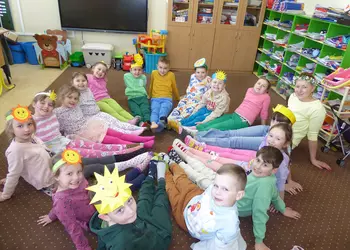 Grupa 0aP prezentuje kolorowe skarpetki