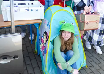 Uczennica z klasy 7b w wiosennej stylizacji