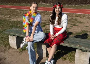 Uczennice klasy 6 w wiosennych stylizacjach