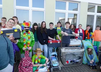 Uczniowie podczas Dnia Bez Plecaka