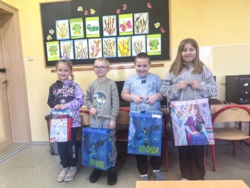 Uczestnicy konkursu plastycznego z klasy 1aW