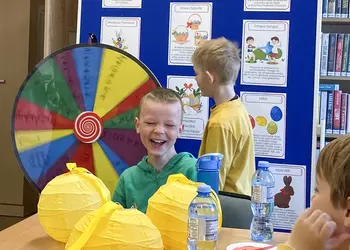 Koło fortuny z wielkanocnymi zagadkami