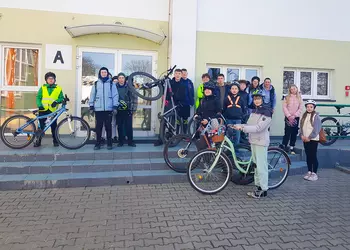 Uczestnicy na mecie rajdu.