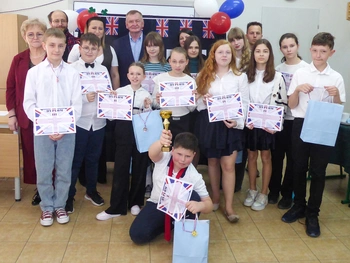 Uczestnicy konkursu 'ENGLISH 4U'.