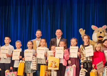 Uczestnicy konkursu z nagrodami i dyplomami