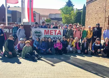 Uczniowie klas 4-8 na mecie rajdu w Jerce