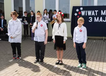 Recytacja wierszy przez uczniów klasy 4b