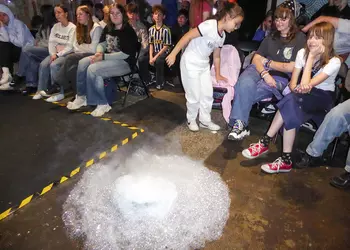 Pokazy z zastosowaniem ciekłego azotu