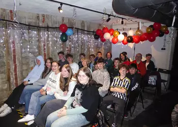 W oczekiwaniu na pokaz doświadczeń chemicznych