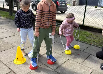 Chodzenie na szczudłach