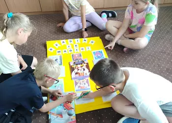 Tworzenie plakatu 'Reading is magic'