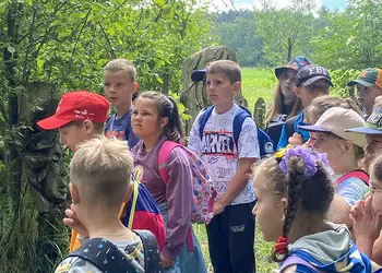 Uczniowie podczas wycieczki do Wołkołatki