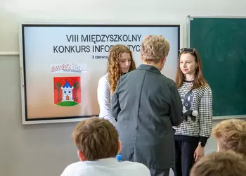 Drużyna uczniów klas 4-6 ze szkoły w Śmiglu