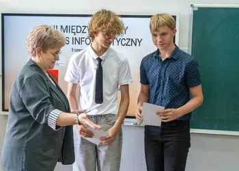 Drużyna uczniów klas 7-8 ze szkoły w Starej Przysiece Drugiej