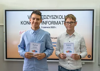 Drużyna uczniów klas 4-6 ze szkoły w Bronikowie