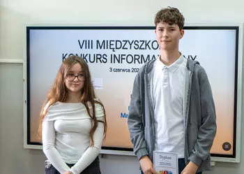 Drużyna uczniów klas 4-6 ze szkoły w Czaczu 