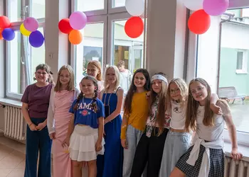 Dziewczęta z klas czwartych i piątej