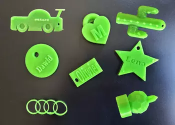 Breloczki zaprojektowne przez uczniów