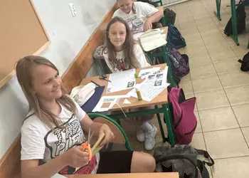 uczniowie-podczas-prac