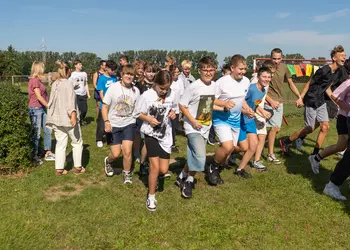 Uczniowie podczas biegu