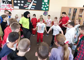 Wspólny taniec w klasach trzecich