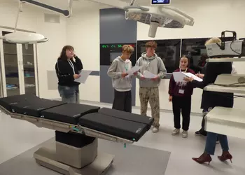 Drużyna w przykładowej sali operacyjnej