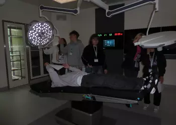 Drużyna w przykładowej sali operacyjnej