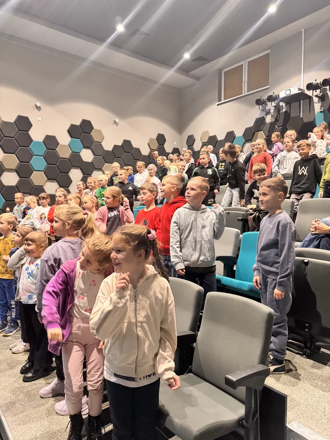 Mali widzowie w krainie deszczu - edukacyjna przygoda  z filmem „Ozi” i warsztatami medialnymi „Kino Szkoła”