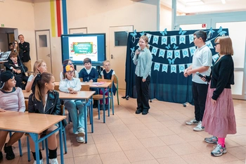 Scenka rodzajowa w wykonaniu uczniów klasy 5a