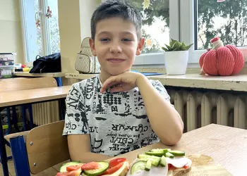 Franek prezentuje swoje śniadanie