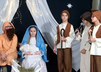 Pastuszkowie witają dzieciątko Jezus