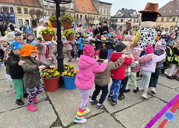 Dzieci podczas zabaw integracyjnych.