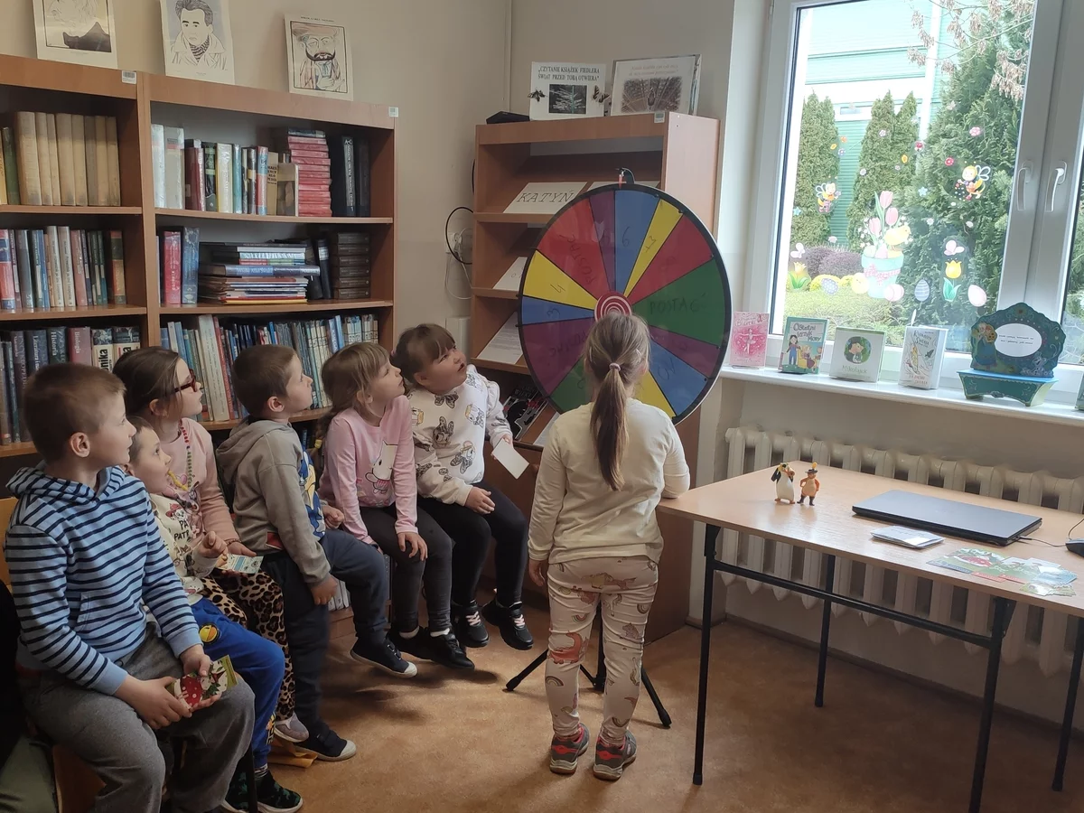 Wizyta przedszkolaków w szkolnej bibliotece