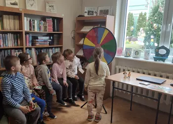 Wizyta przedszkolaków w szkolnej bibliotece