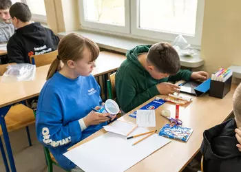 Uczniowie klasy 5a przygotowują informacje o składzie produktów żywnościowych